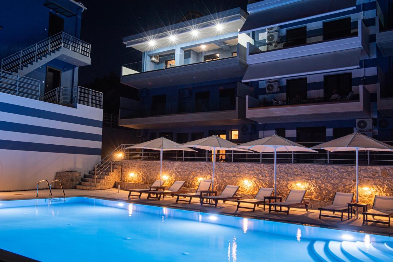 Blue House Luxury Apartment นิเกียนา ภายนอก รูปภาพ